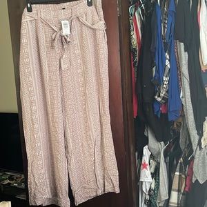 Torrid wide leg pant size 3 (22-24) color is a dusty rose